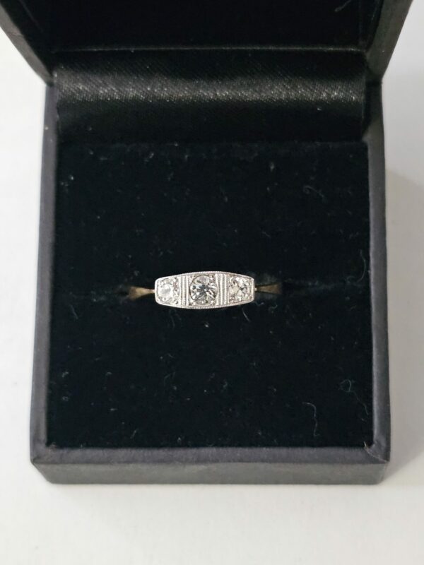 Three Stone Aquamarine Ring 18ct gold