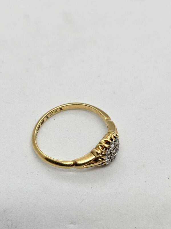 9ct gold Diamond Cluster Ring - Image 3