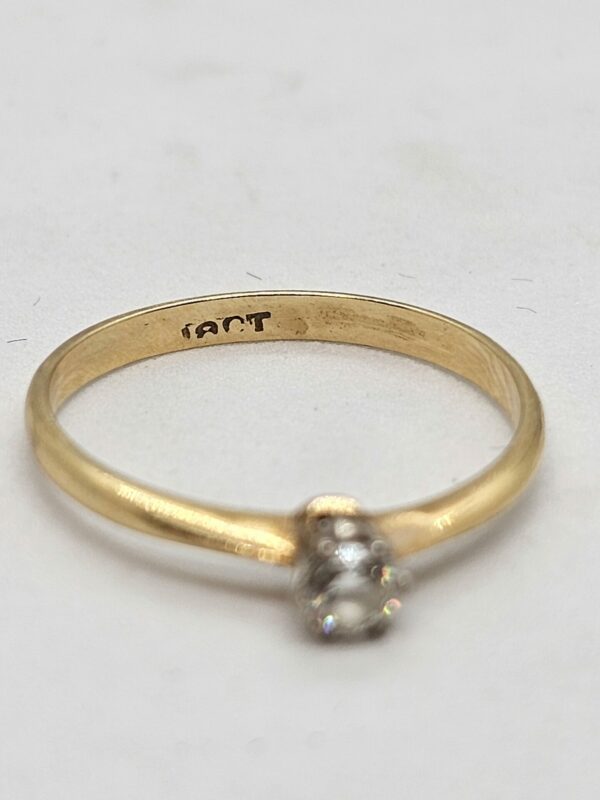 18ct gold Solitaire Diamond Ring - Image 2