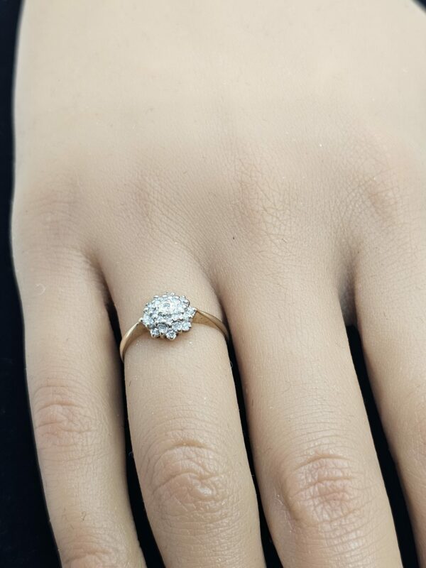 9ct gold Diamond Cluster Ring - Image 5