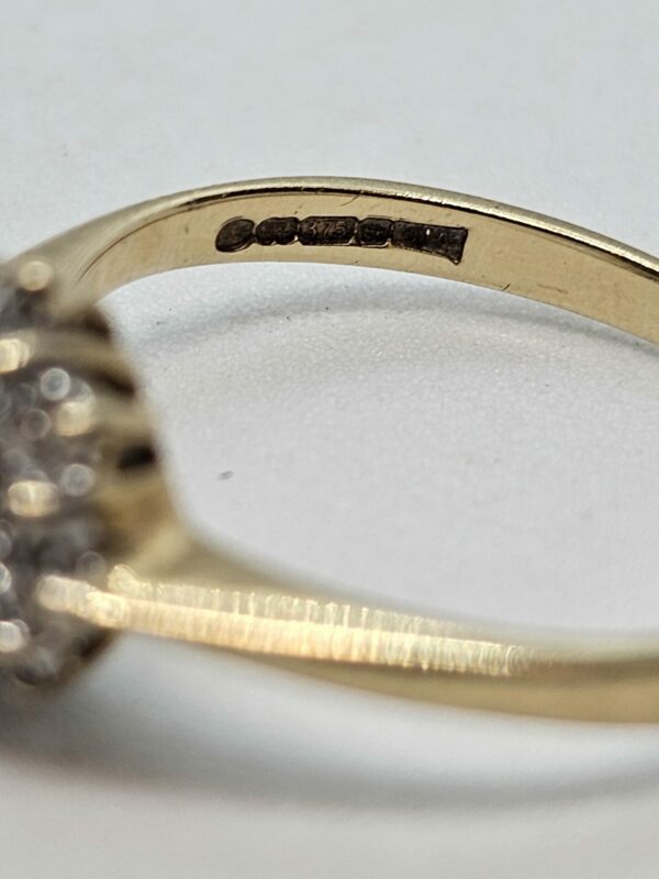 9ct gold Diamond Cluster Ring - Image 4