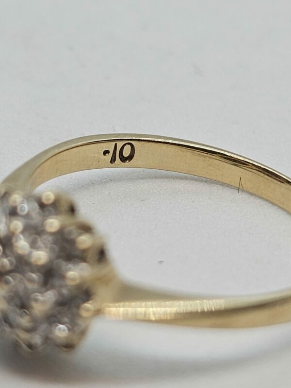 9ct gold Diamond Cluster Ring - Image 3