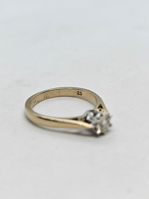 9ct .25 Diamond Solitaire Ring - Image 2