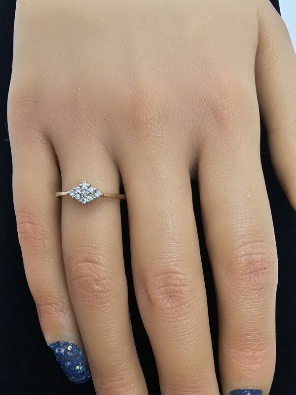 9ct gold Diamond Cluster Ring - Image 4