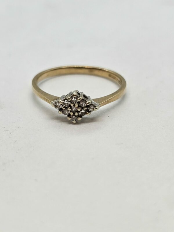 9ct gold Diamond Cluster Ring - Image 2