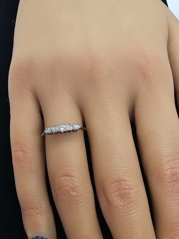 18ct gold Diamond set ladies Ring