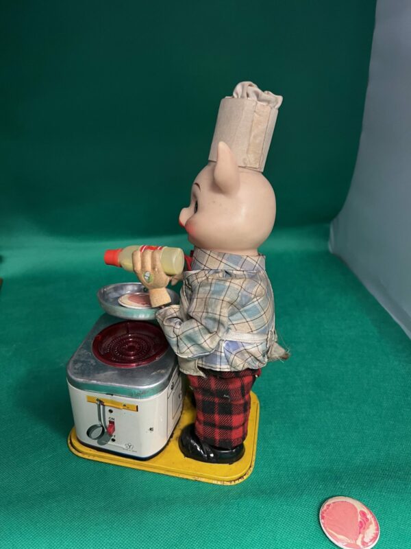 1950s tin plate piggy cook toy - Image 2