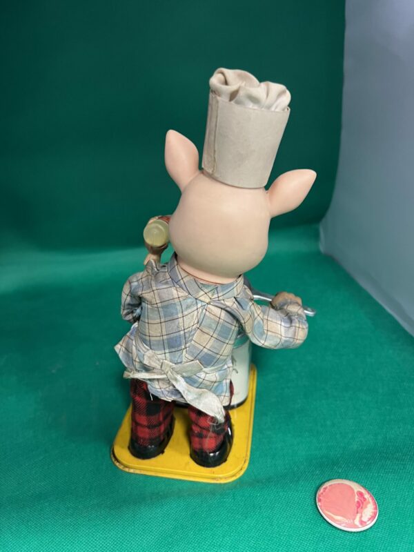 1950s tin plate piggy cook toy - Image 4