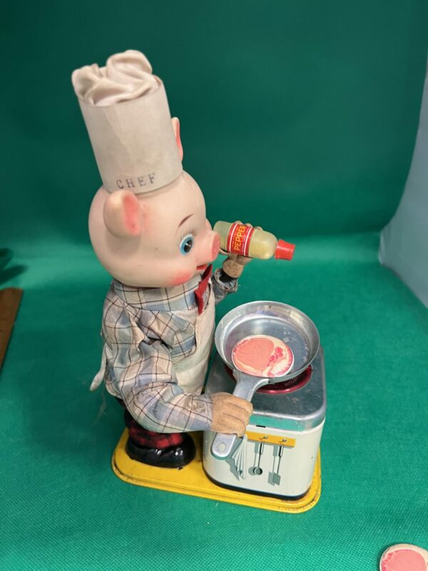 1950s tin plate piggy cook toy - Image 3