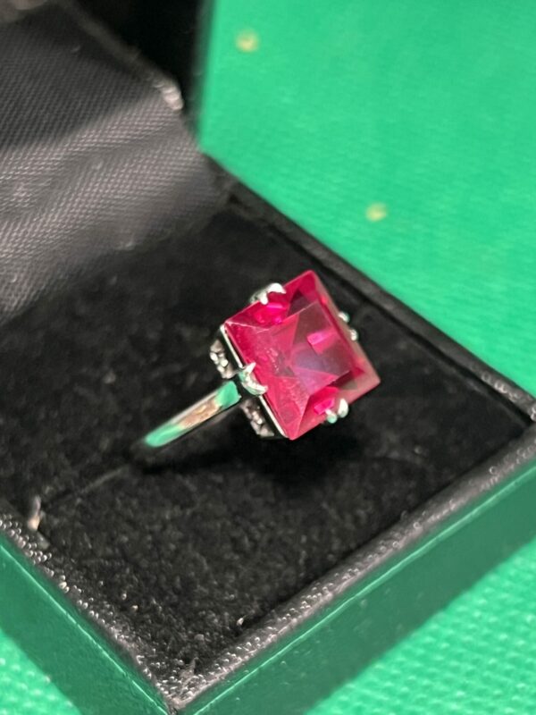 18ct white gold and large ruby solitaire ring - Image 6
