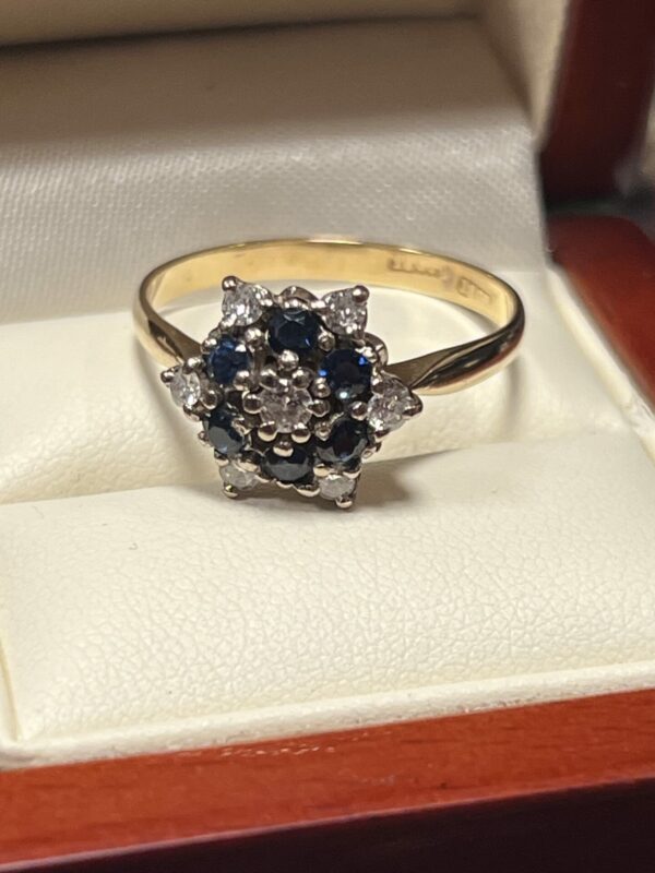 18ct gold diamond and sapphire ladies ring - Image 4