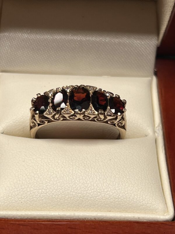 9ct gold Garnet and diamond vintage ladies ring