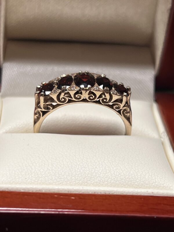 9ct gold Garnet and diamond vintage ladies ring - Image 2