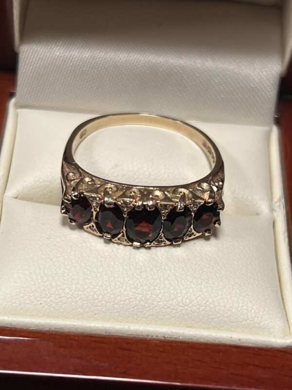 9ct gold Garnet and diamond vintage ladies ring - Image 3