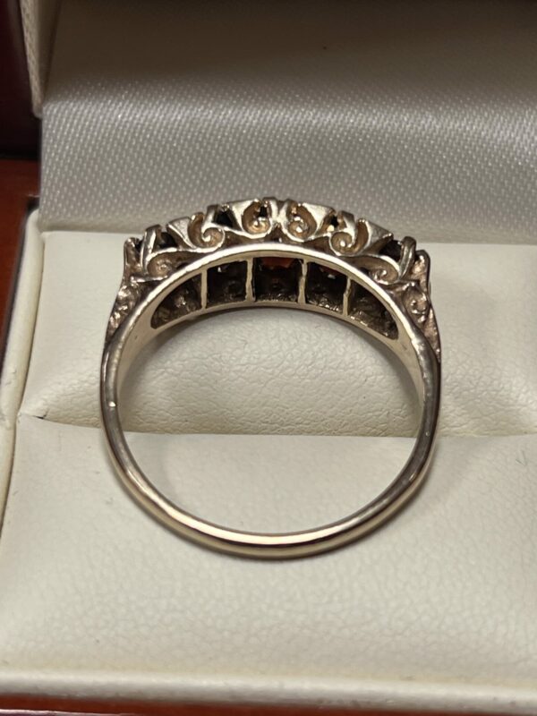 9ct gold Garnet and diamond vintage ladies ring - Image 4