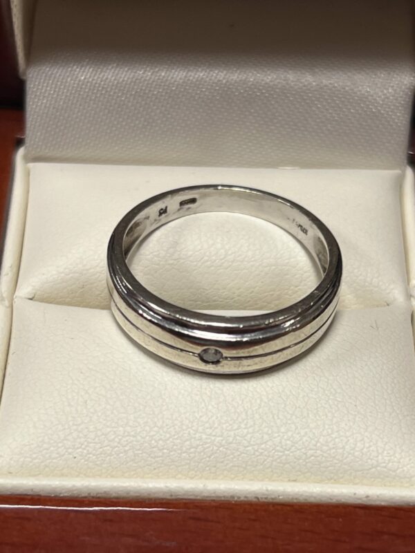 9ct gold and diamond set band - Image 2