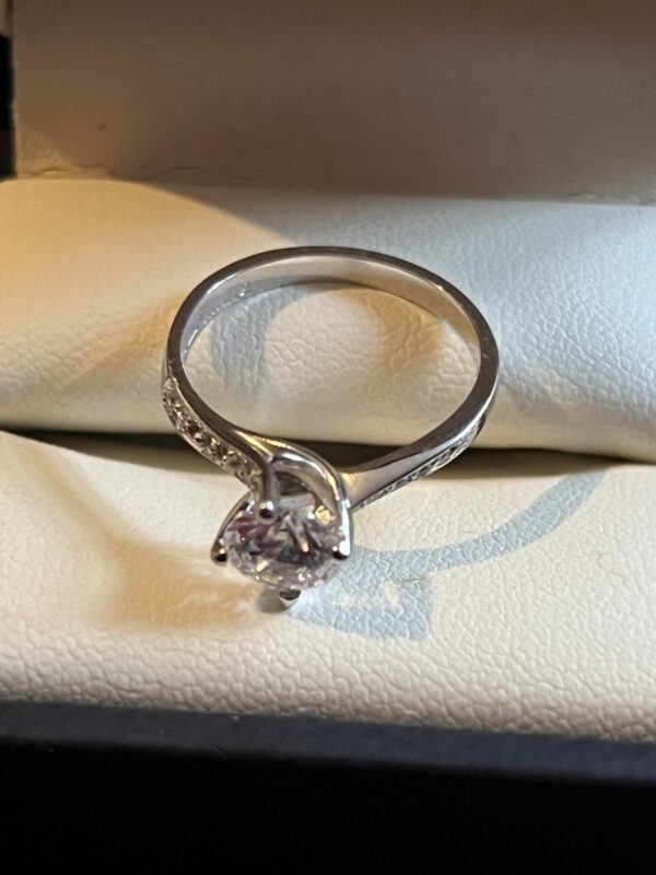 14ct white gold cz set ladies ring - Image 3