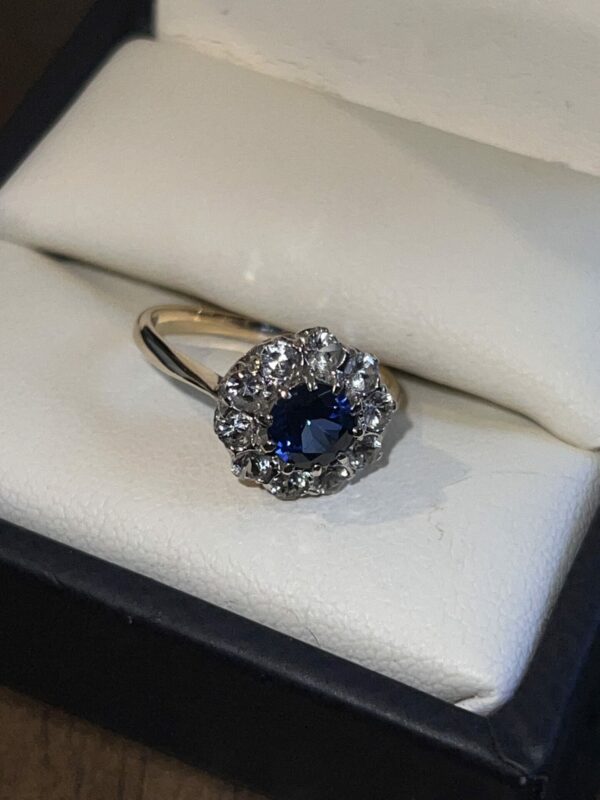 9ct gold sapphire and cz ladies dress ring - Image 4
