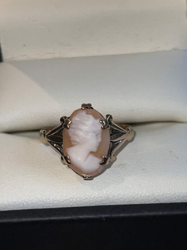 9ct gold cameo ring - Image 2