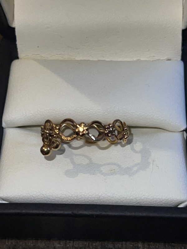 22ct gold band with dangling balls ooooerrr - Image 3