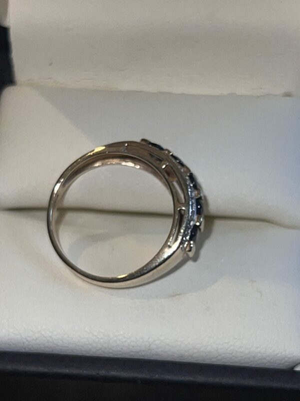 9ct gold sapphire and diamond  ladies dress ring - Image 3