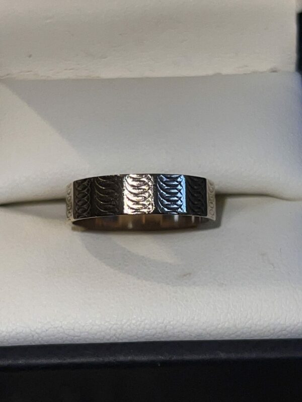 Unisex 9ct gold textured wedding band