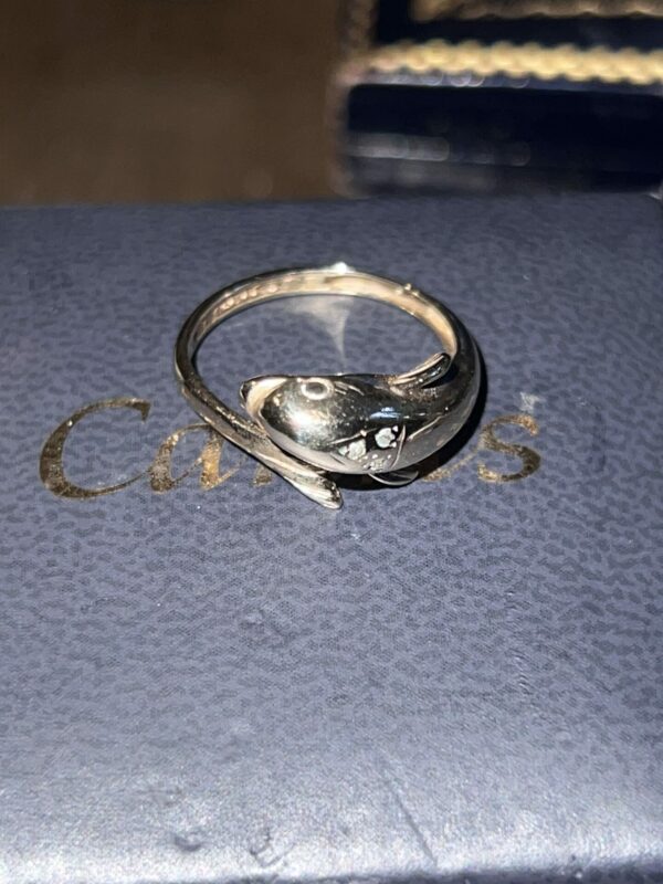 1970s 9ct gold dolphin ring - Image 3