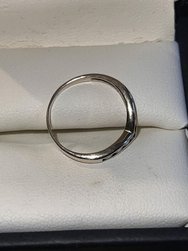 Beautiful 9ct gold wishbone ring cz set - Image 3
