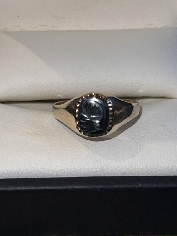 Hematite carved signet ring 9ct gold