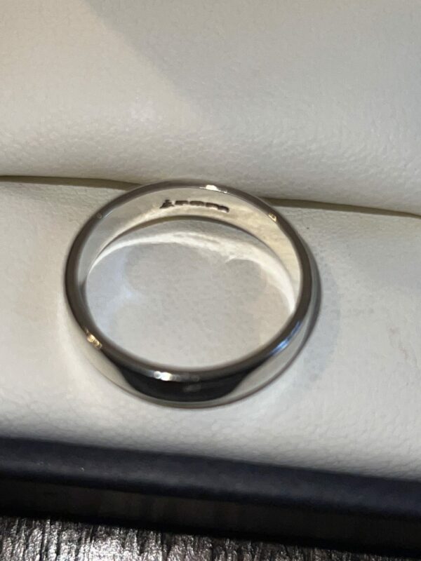 White gold 9ct chunky wedding band - Image 3