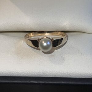 9ct gold natural pearl solitaire ring