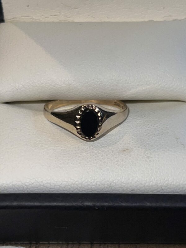 9ct gold and onyx small signet ring