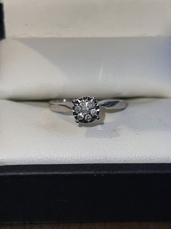 9ct white gold and diamond ladies ring