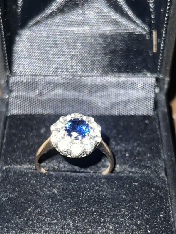 Sapphire and cz ladies 9ct gold ring