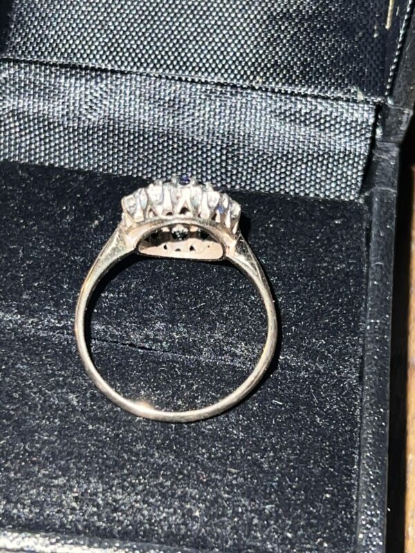 Sapphire and cz ladies 9ct gold ring - Image 2
