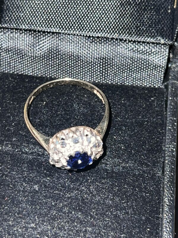 Sapphire and cz ladies 9ct gold ring - Image 4