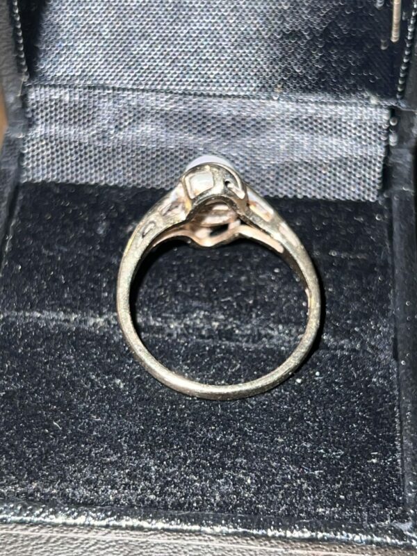 Natural pearl solitaire 9ct gold ring - Image 2