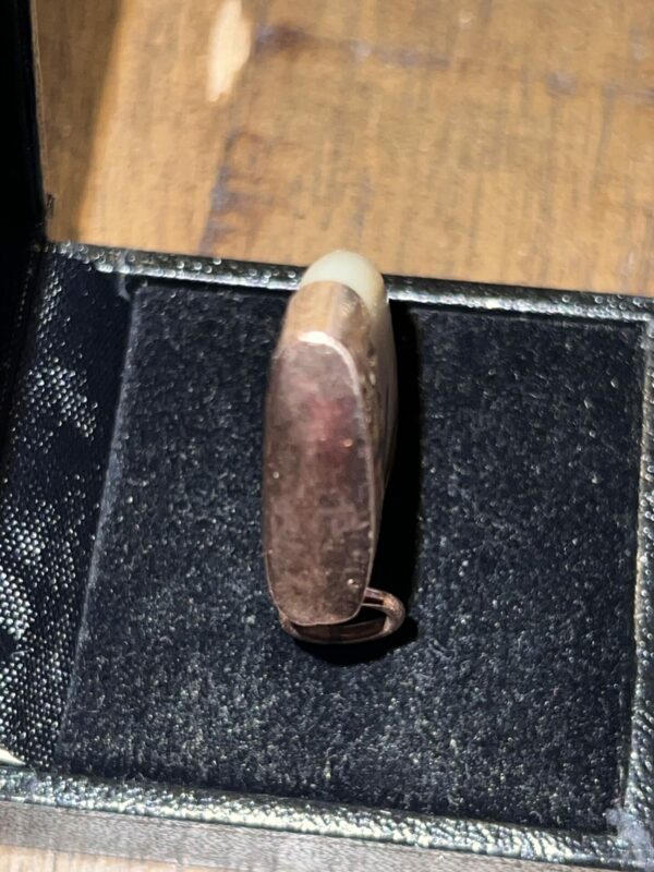 9ct gold mounted tiger claw pendant - Image 4