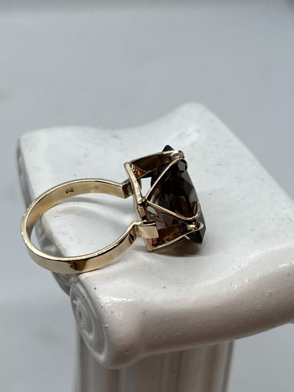 Large cushion cut Smokey quartz 9ct gold dress ring - Image 5