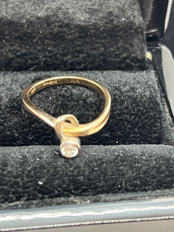 18ct gold diamond solitaire split loop ring - Image 3