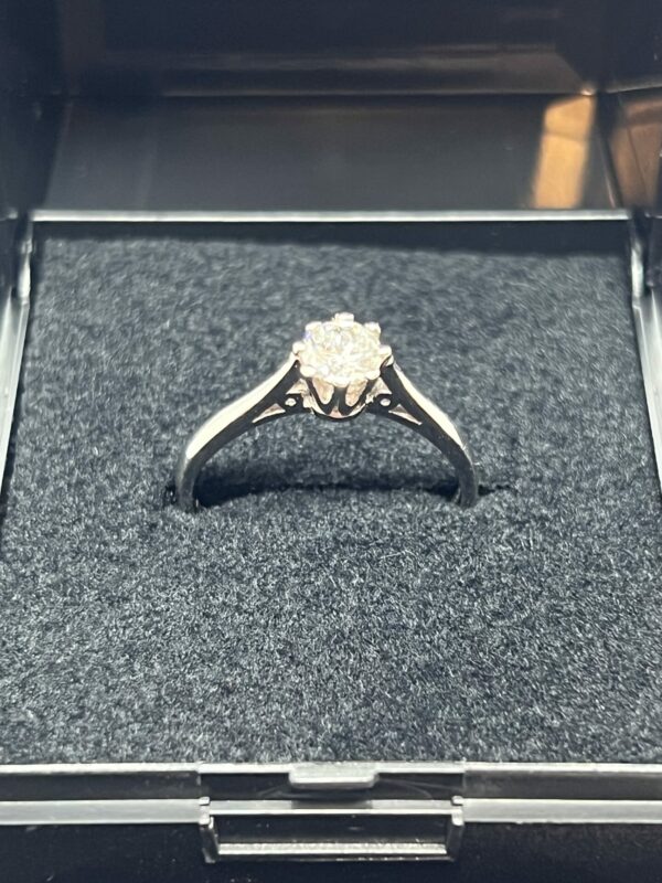18ct white gold .44 ct diamond solitaire - Image 3