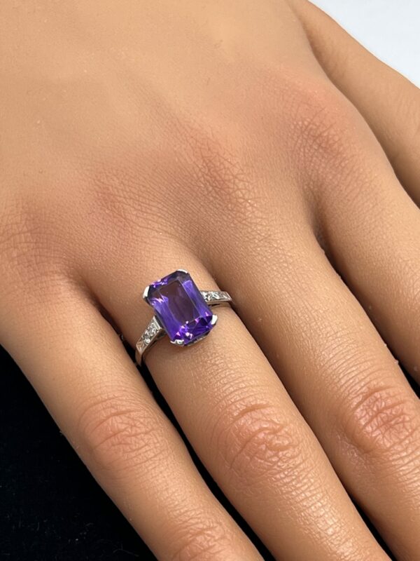 18ct white gold tanzanite and diamond dress ring
