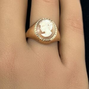 9ct gold cameo signet ring