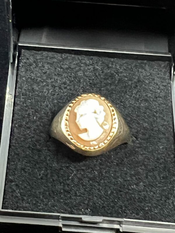 9ct gold cameo signet ring - Image 2