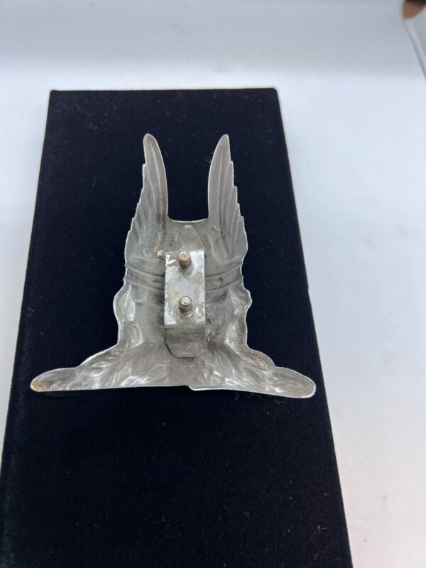 VINTAGE CHROMED ROVER P4 VIKING HEAD BONNET MASCOT BADGE - Image 2