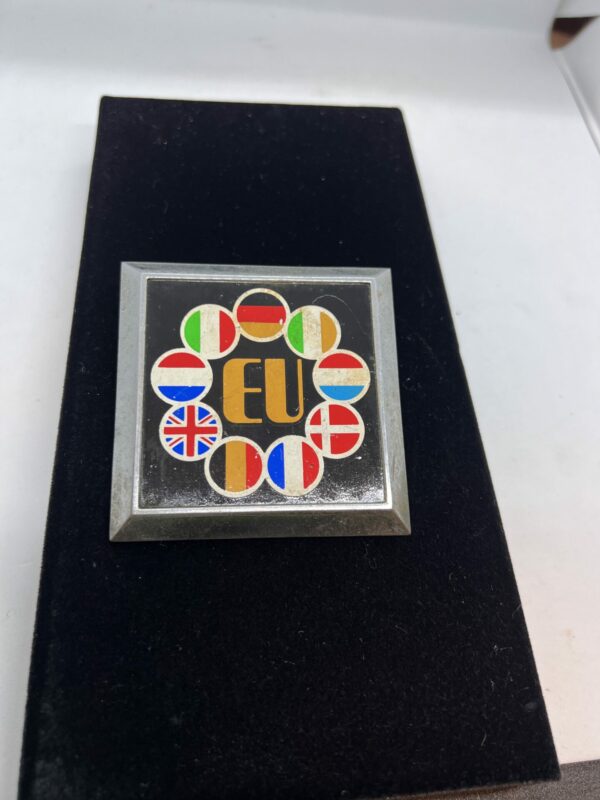 Rare 1973-1980 European Union (EEC) Enamel Car Grille Badge  + Mount (9 Members)