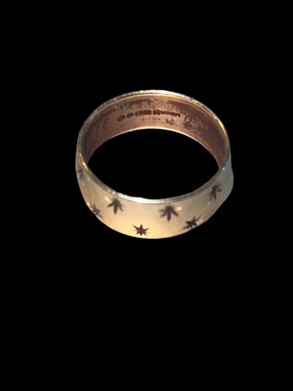 Vintage 9ct gold leaf pattern wedding band