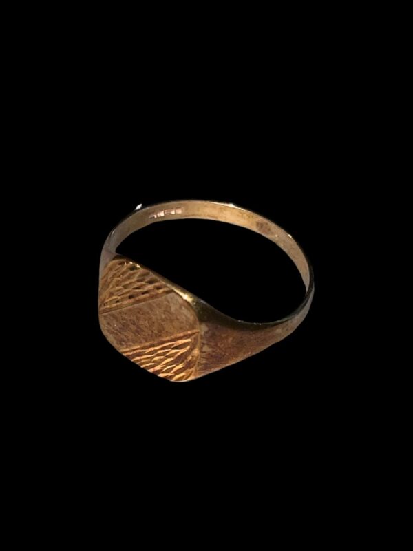 Classic 9ct gold signet ring - Image 2