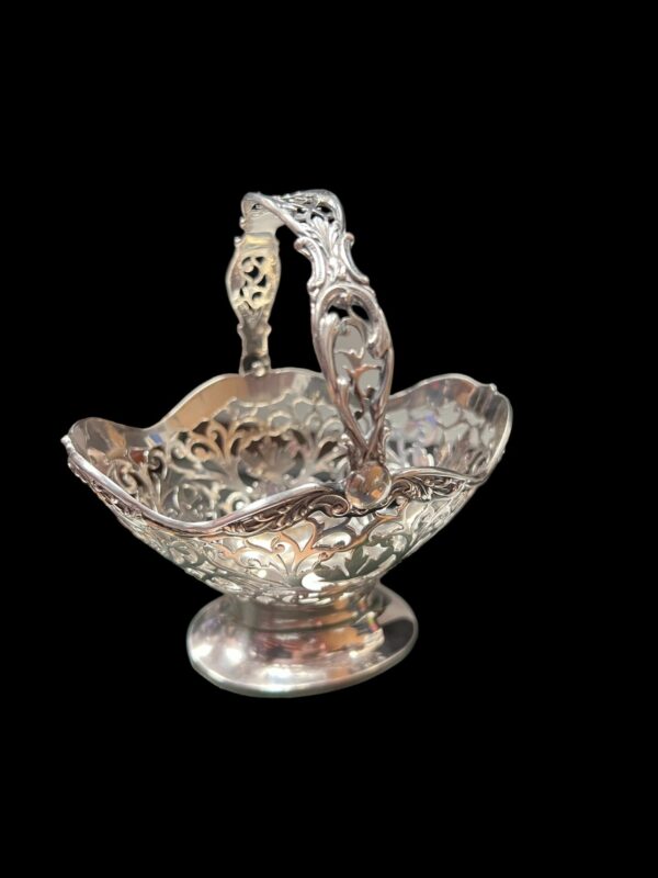 Henry Matthews 1914 silver basket - Image 2