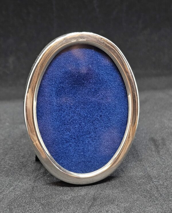 Silver Oval Frame